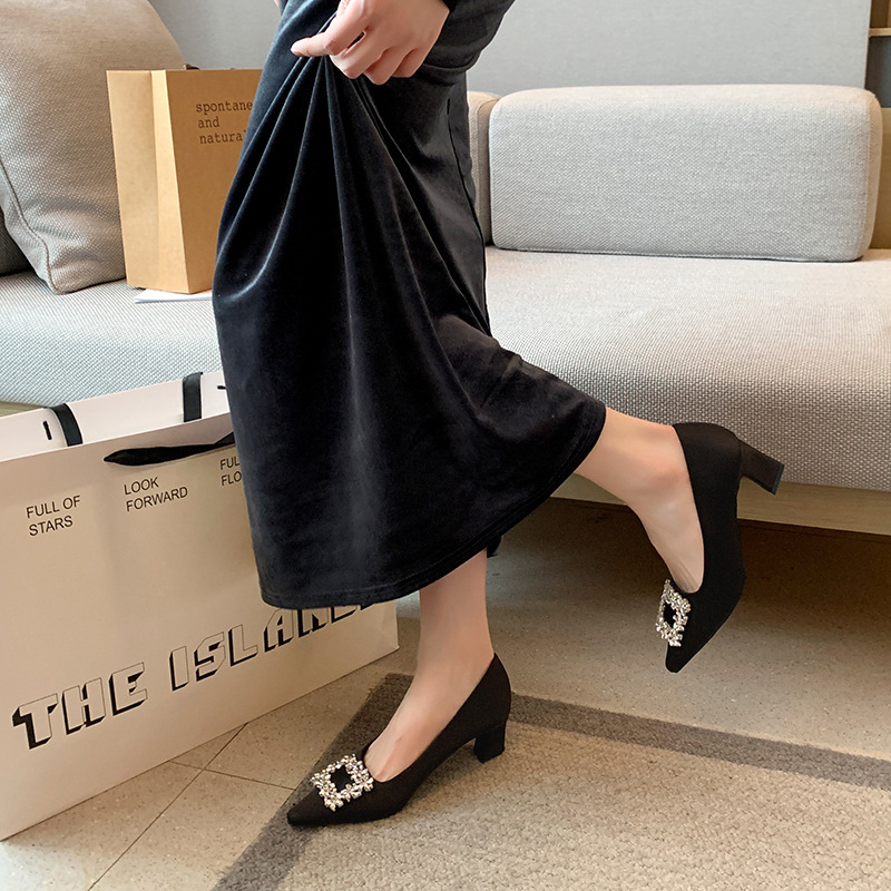 여성용 블랙 새틴 포인티드 토 펌프스, 청키 힐과 라인 - Women Formal Wear Heels 리뷰 및 가격