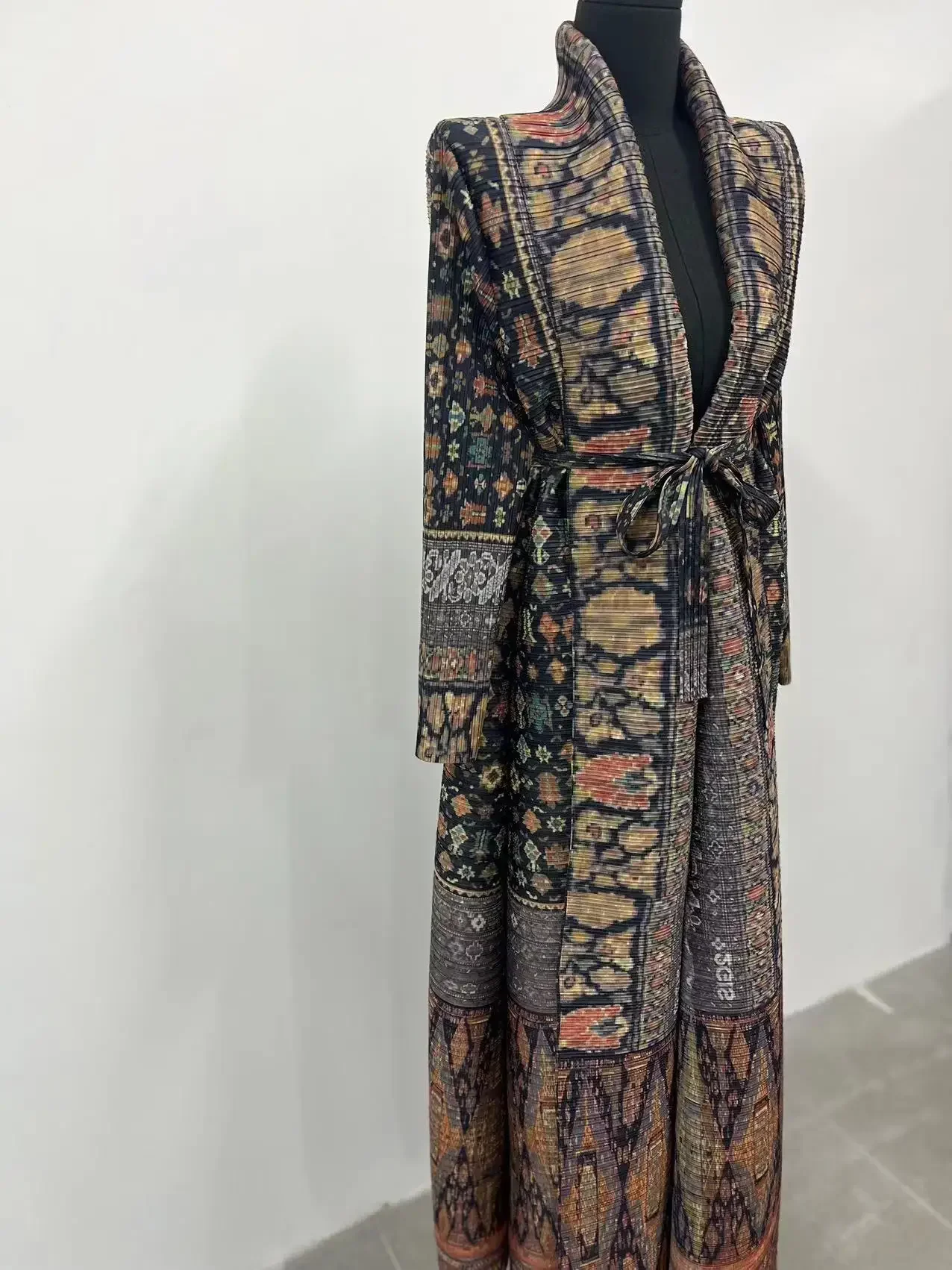 Miyake Pleated Print 접이식 칼라 여성 - Trench Coat Formal 리뷰 및 가격